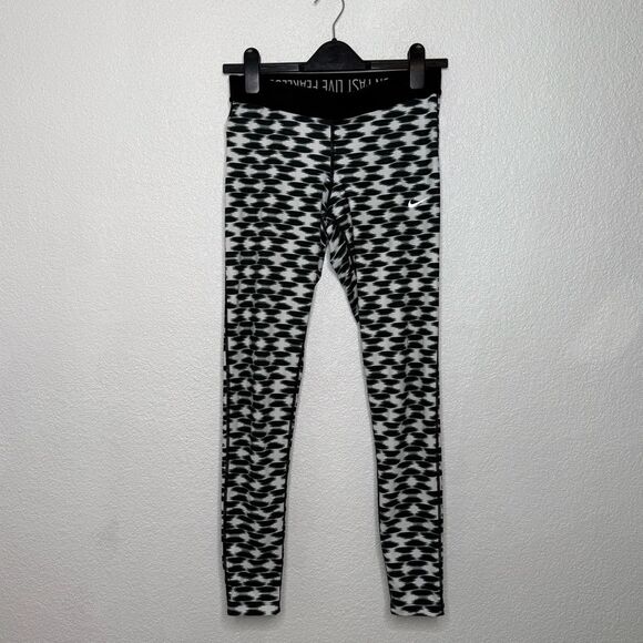 Woman’s Nike Black and White Leggings Size M - Picture 1 of 4